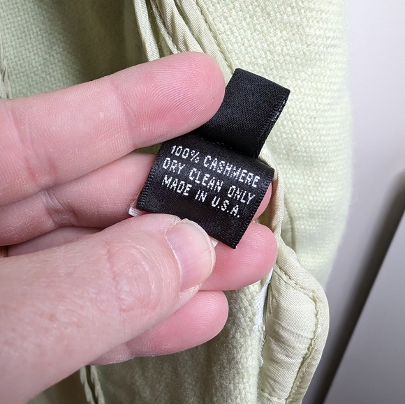 Ralph Lauren Black Label Vintage Cashmere Blazer in Melon Green | Size 6 - Picture 3 of 8